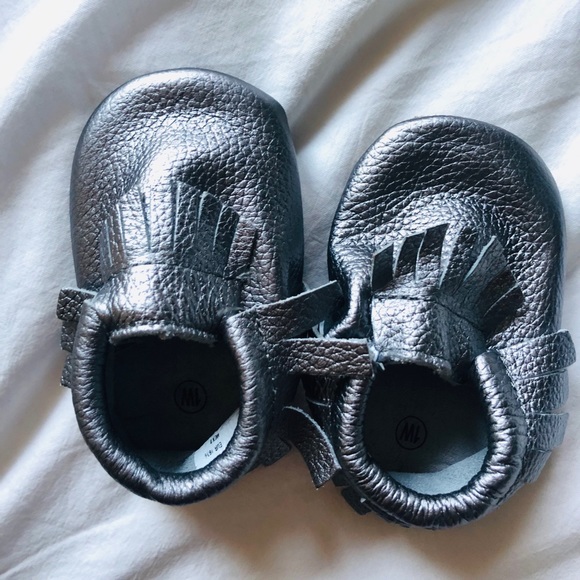 Size 1 & 2 Leather Moccasin combo (gold & silver) - Picture 4 of 7